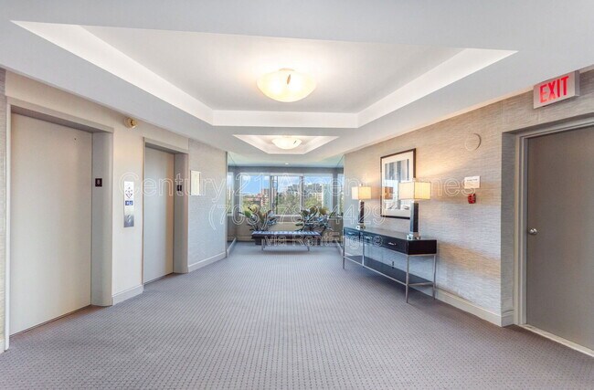 Building Photo - 1200 N Nash St