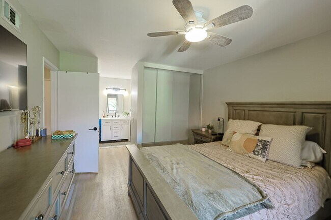 Building Photo - 2 Bed / 2 Bath Condo for Rent – Mission Valley