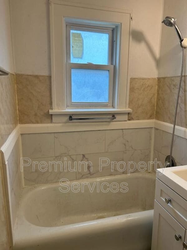 Building Photo - 2219 11th St