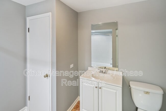 Building Photo - 621 Oneida St