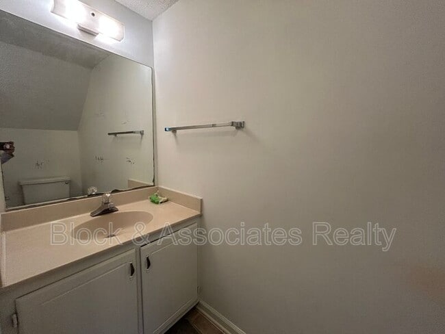 Building Photo - 405 Herndon Dr