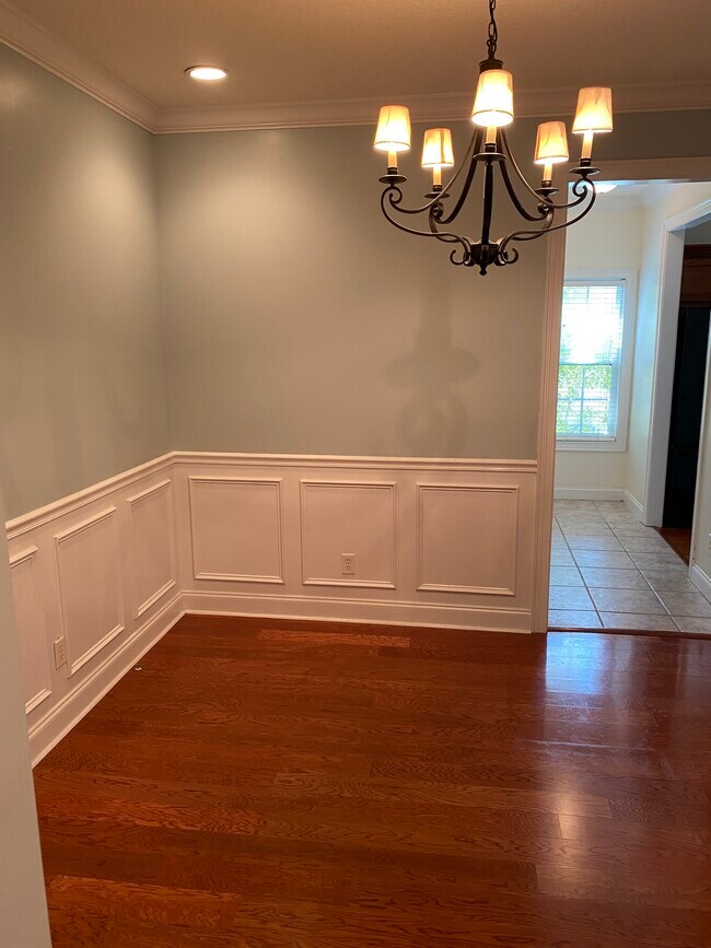 Building Photo - 56 Greyfield Dr