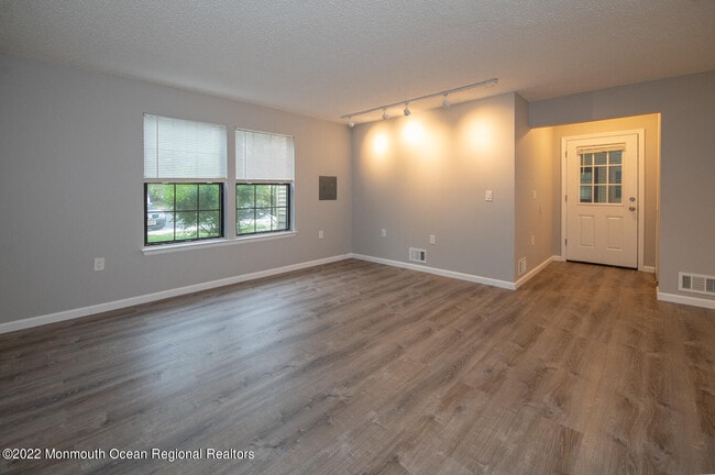 Building Photo - 506 Daffodil Dr