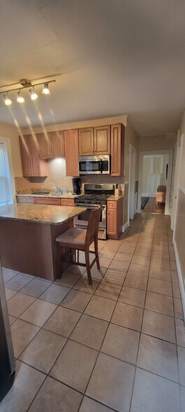 Building Photo - 15 N Jay St