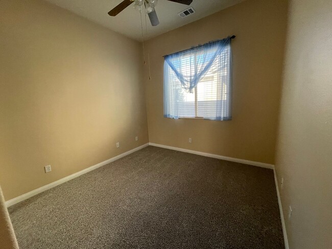 Building Photo - Apple Valley-Del Web Home, 2 Bedrooms,2 Ba...