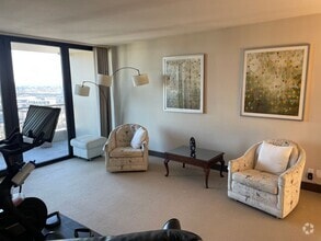 Building Photo - Lovely 2 bedroom 2 bath condo with a river...