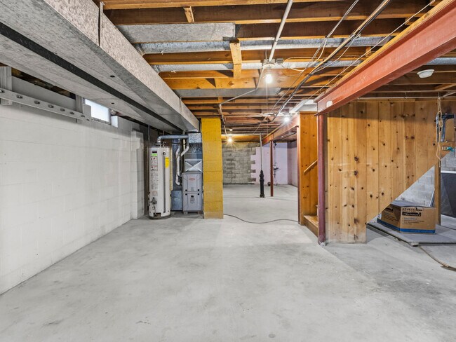 Building Photo - 4913 N Navajo Ave