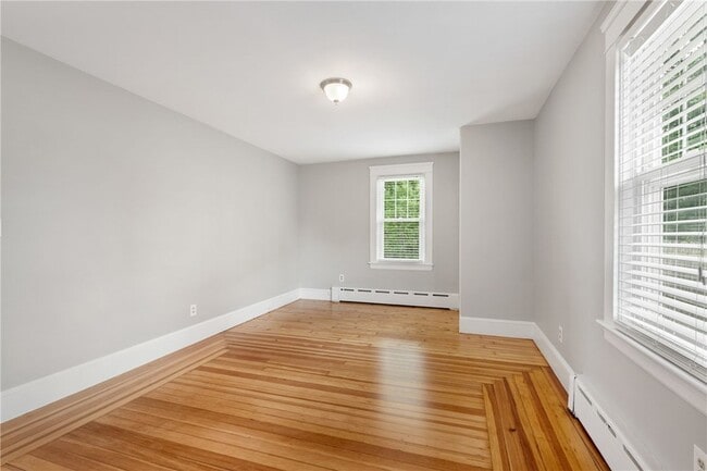 Building Photo - 113 Maple Ave