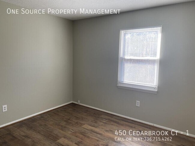 Building Photo - 450 Cedarbrook Ct