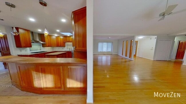 Building Photo - 2323 Ridgefield Dr