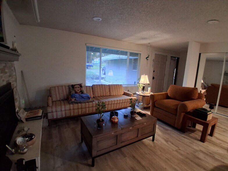 Building Photo - 346 NW Dory Dr