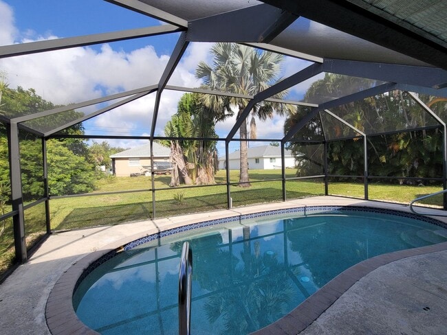 Building Photo - Duplex for rent
