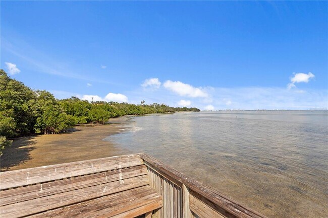 Building Photo - 3023 Pointeview Dr