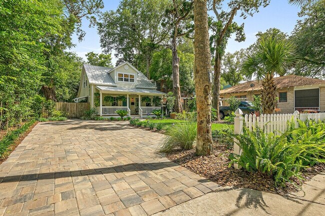 Building Photo - 27 Desoto Pl