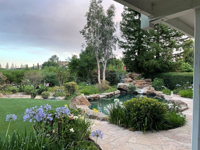 Building Photo - Calabasas 4BR w/pool + spa, views, solar panels + ALL appliances!