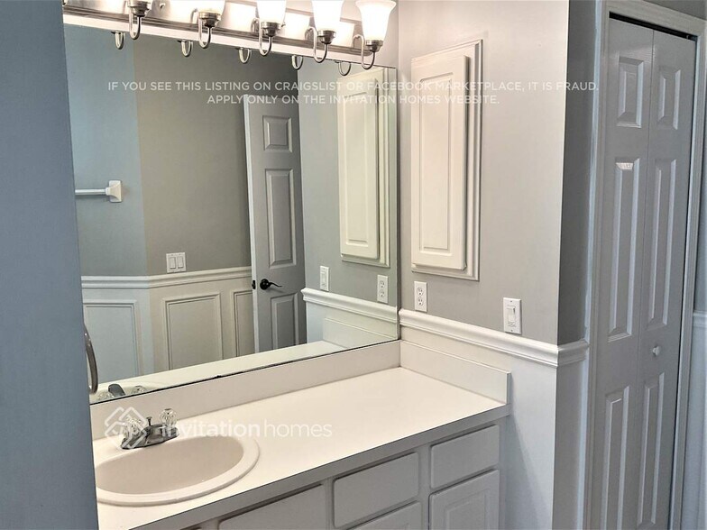 Building Photo - 4591 Misty Dawn Ct N