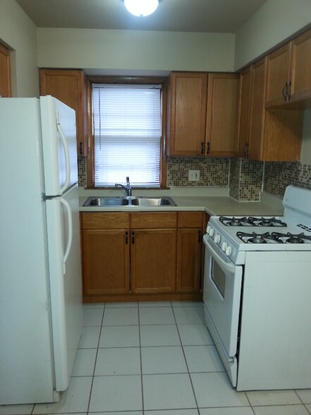 Primary Photo - 100 Vana Dr