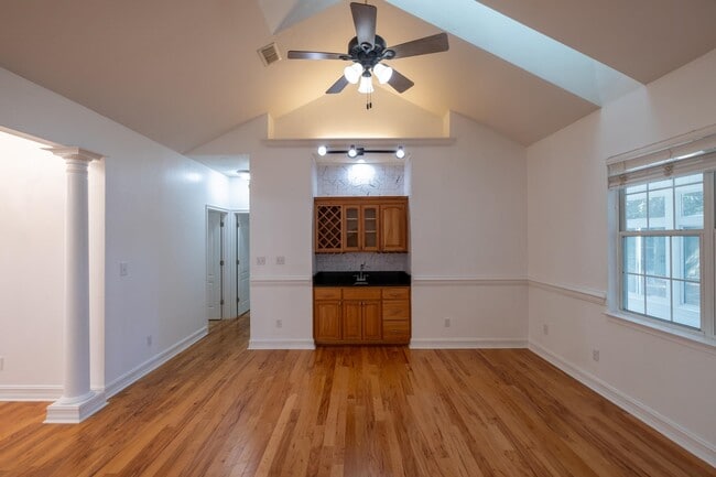 Building Photo - 3510 Gardenview Way