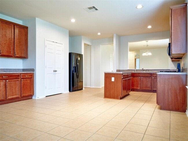Building Photo - 1426 S Maple Dr