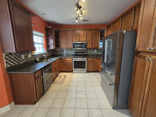 Building Photo - 2009 Breck Ave