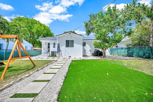 Building Photo - 876 NE 81st St