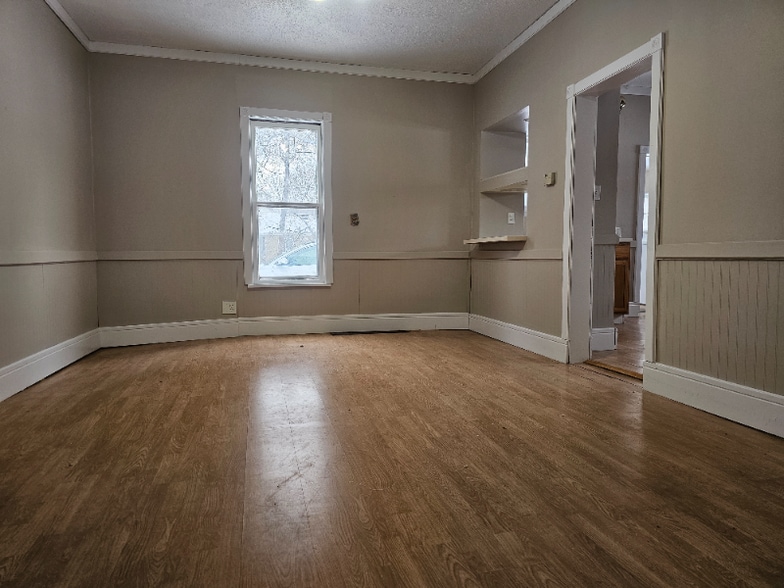 Building Photo - 107 S Hawley St