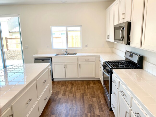 Building Photo - Spacious 4-Bed, 2-Bath Single-Level Home Near Boris Elementary