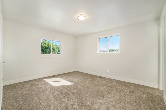 Building Photo - 100 Sunflower Dr