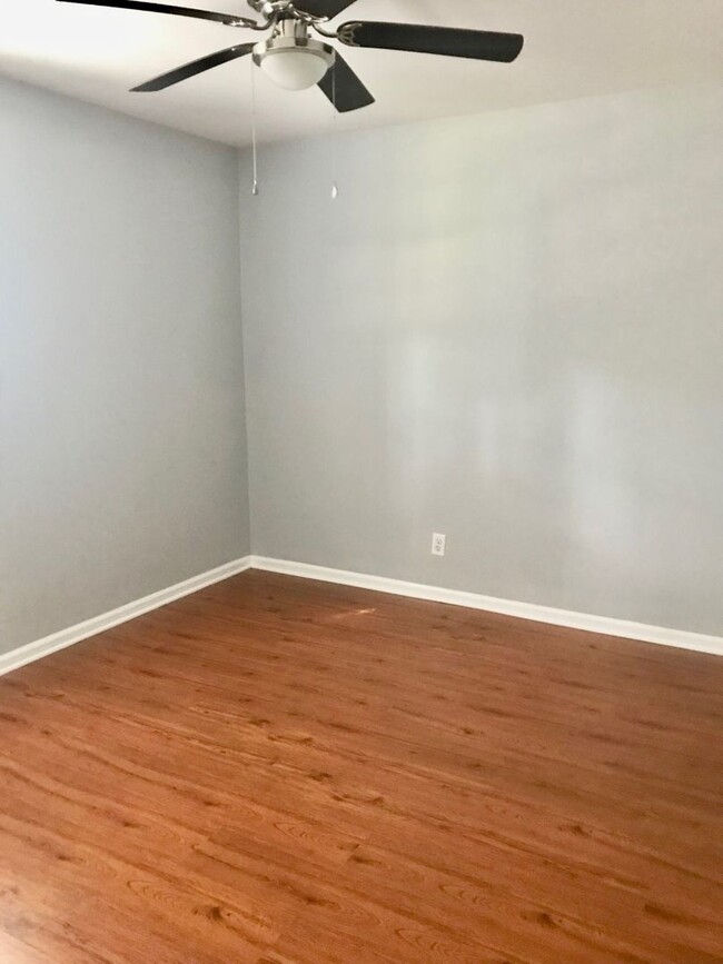 Building Photo - Beautiful 2 bedroom 1 bath home in charlotte