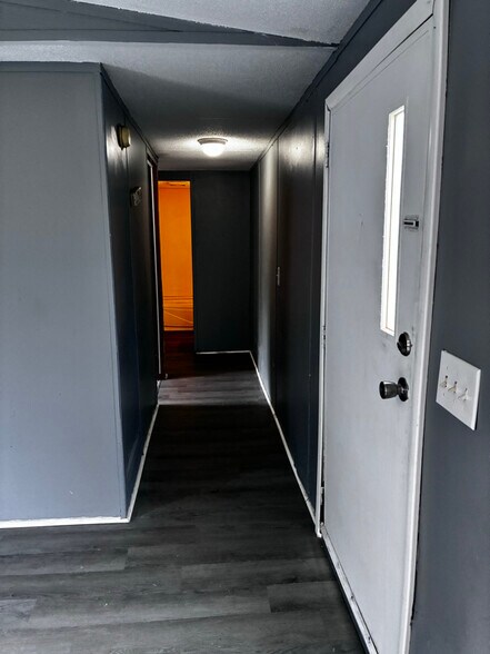 Building Photo - 119 Lee Dr SE