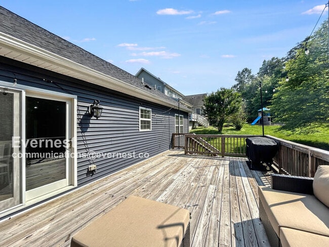 Building Photo - 1518 Lakeview Pkwy