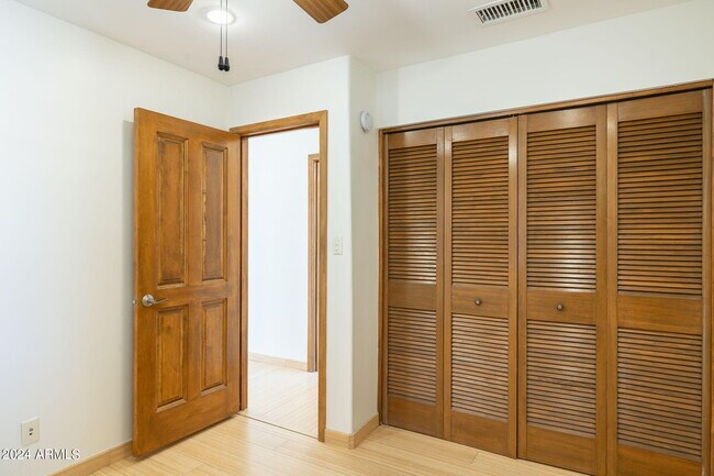 Building Photo - 8643 E Sandalwood Dr