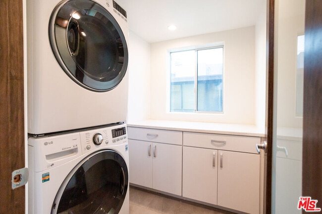 Building Photo - 6985 Trolleyway S