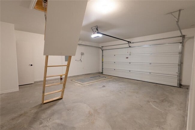 Building Photo - 8233 Hazelwood Way