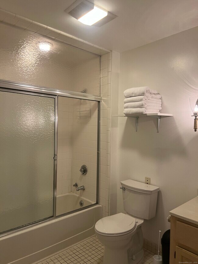 Building Photo - 912 Old Pond Ln