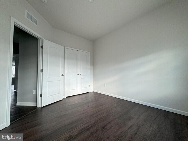 Building Photo - 9067 Fox Stream Way