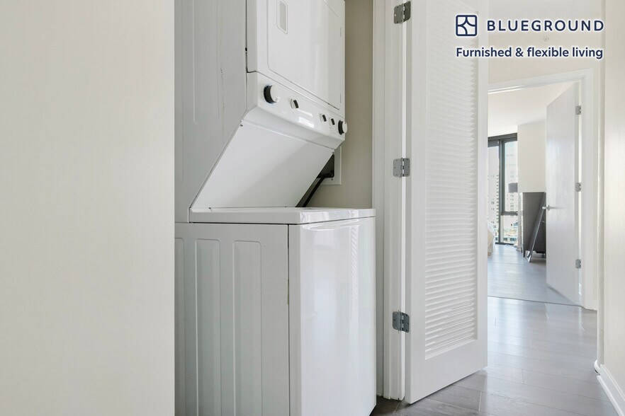 Building Photo - 730 W Couch Pl