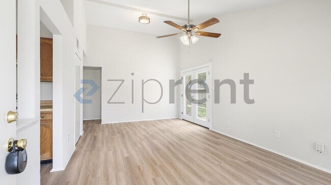 Building Photo - 24010 4 Sixes Ln