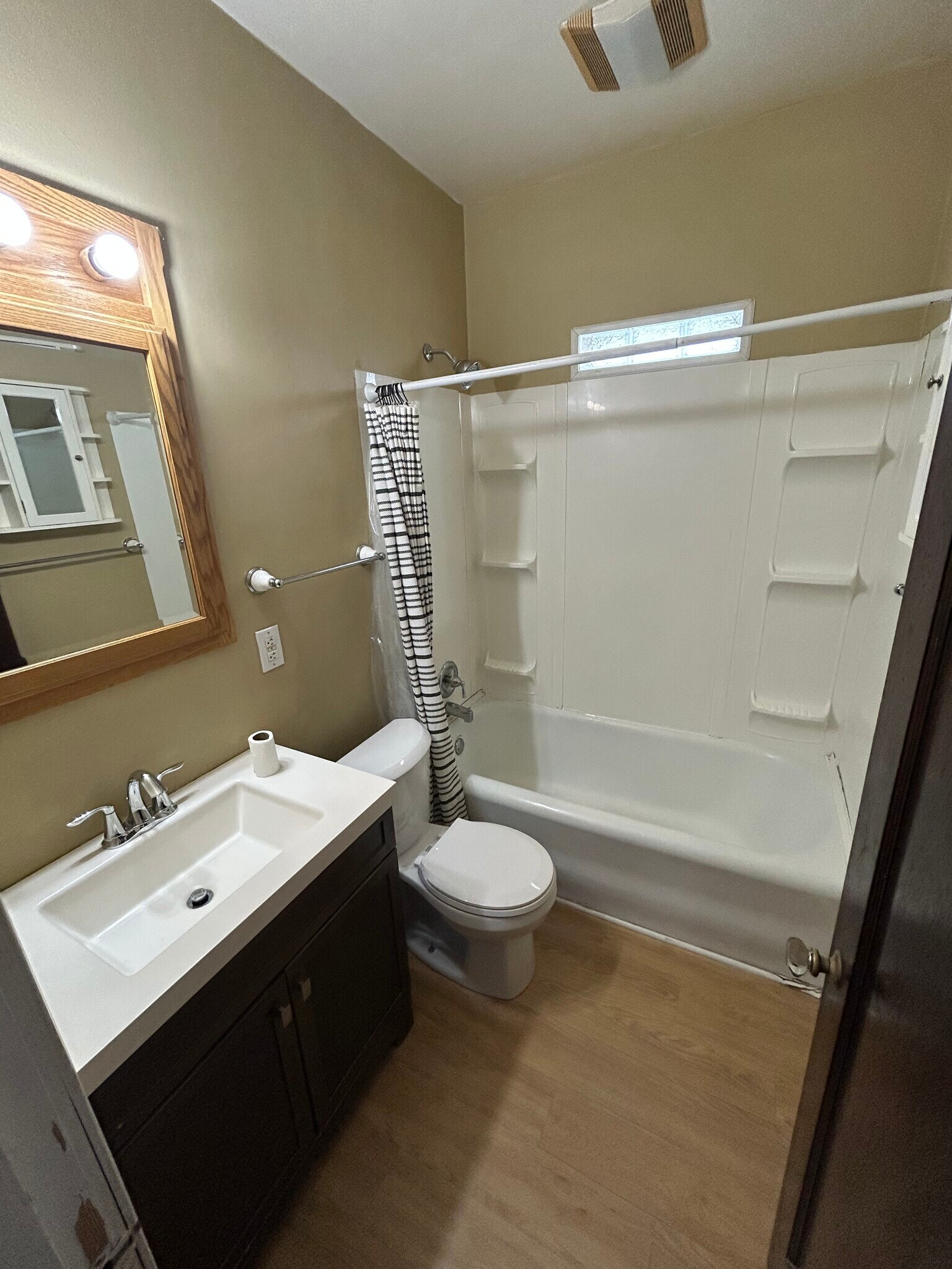 Building Photo - 2082 Lewis Dr