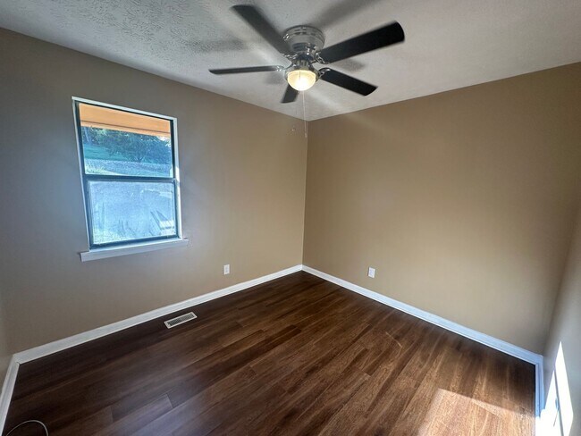 Building Photo - 419 Permita Ct