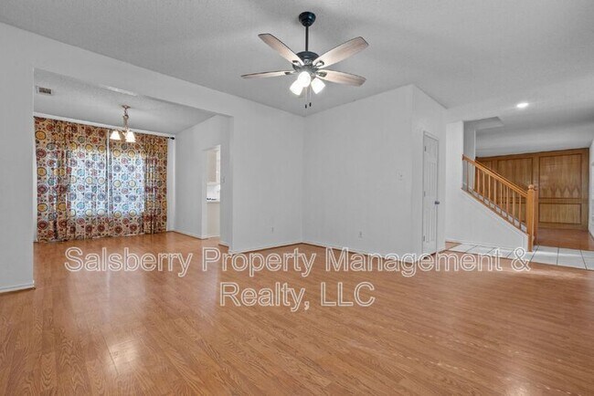 Building Photo - 1105 Hall Dr