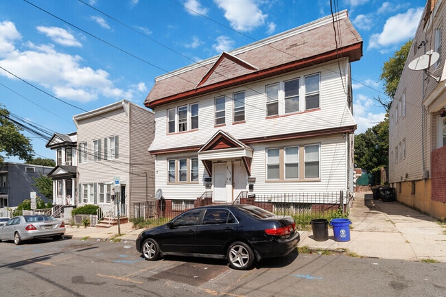 Building Photo - 16 Montrose Terrace
