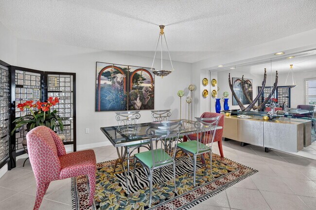 Building Photo - 1021 Hillsboro Mile