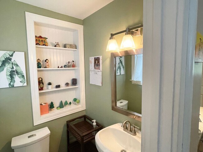 Building Photo - Elegant Three Bedroom Ravenna Home