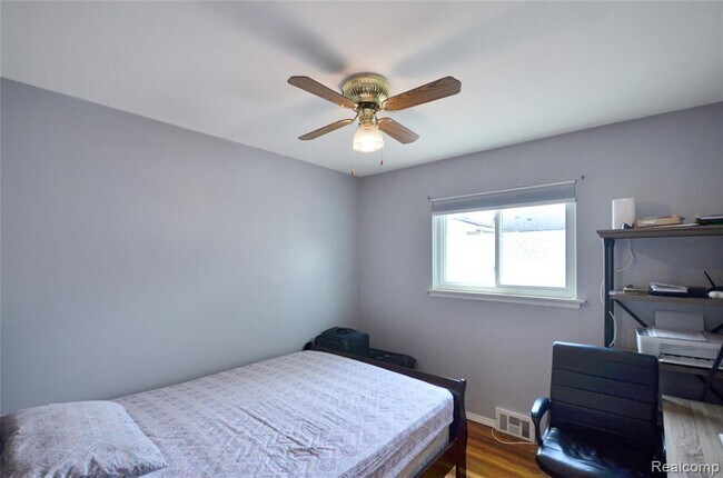 Building Photo - 37653 Longacre Dr