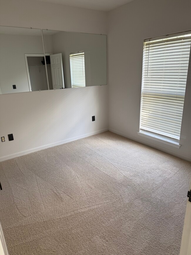 Building Photo - 15620 Everglade Ln
