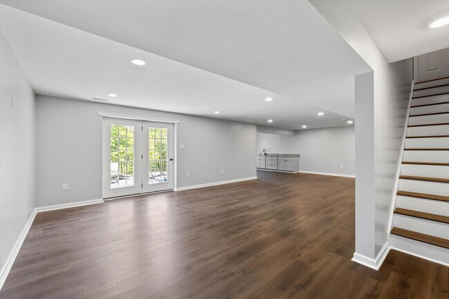 Building Photo - Gorgeous 5 Bed 3.5 Bathroom in Stafford, VA