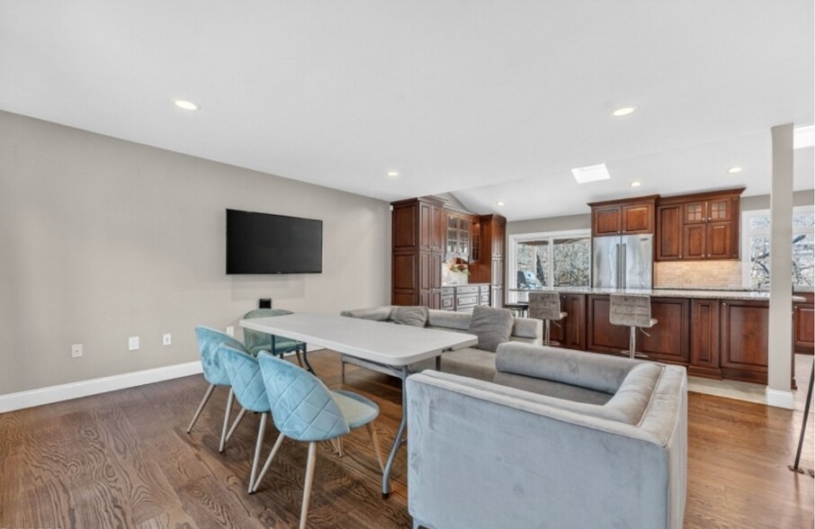 Building Photo - 2289 Brookside Dr