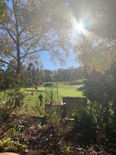 Building Photo - 2156 Golf Course Dr