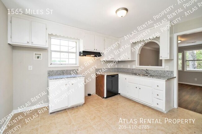 Building Photo - 1565 Miles St